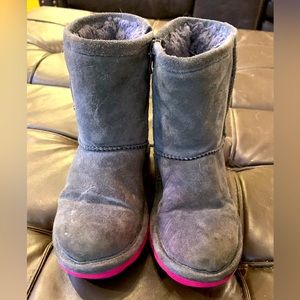 Bearpaw girls size 11 boots